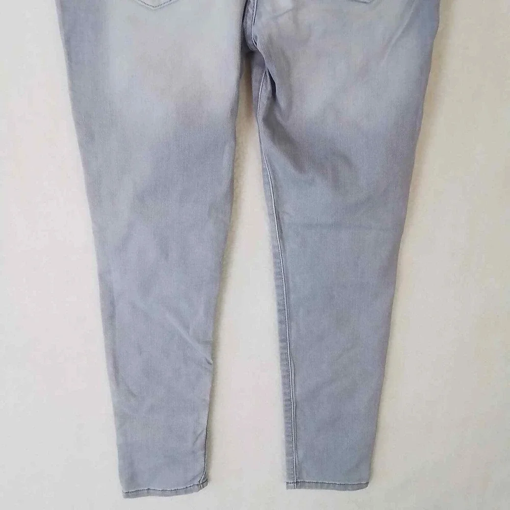 OshKosh Mid Rise Jegging‎ Girl's Size 10 in Light Wash Denim w/ Distressing